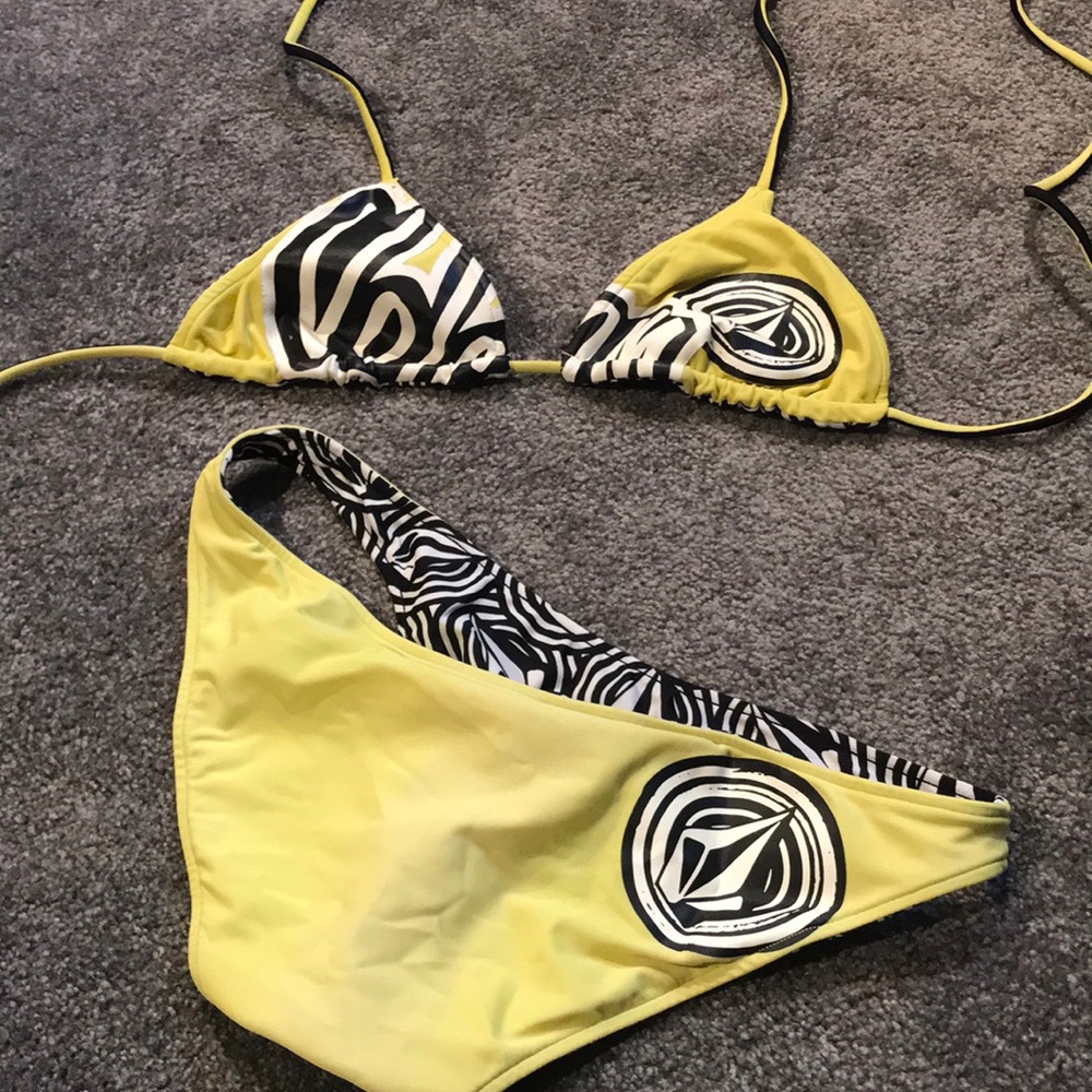 Reversible Volcom bikini - Picture 3 of 3